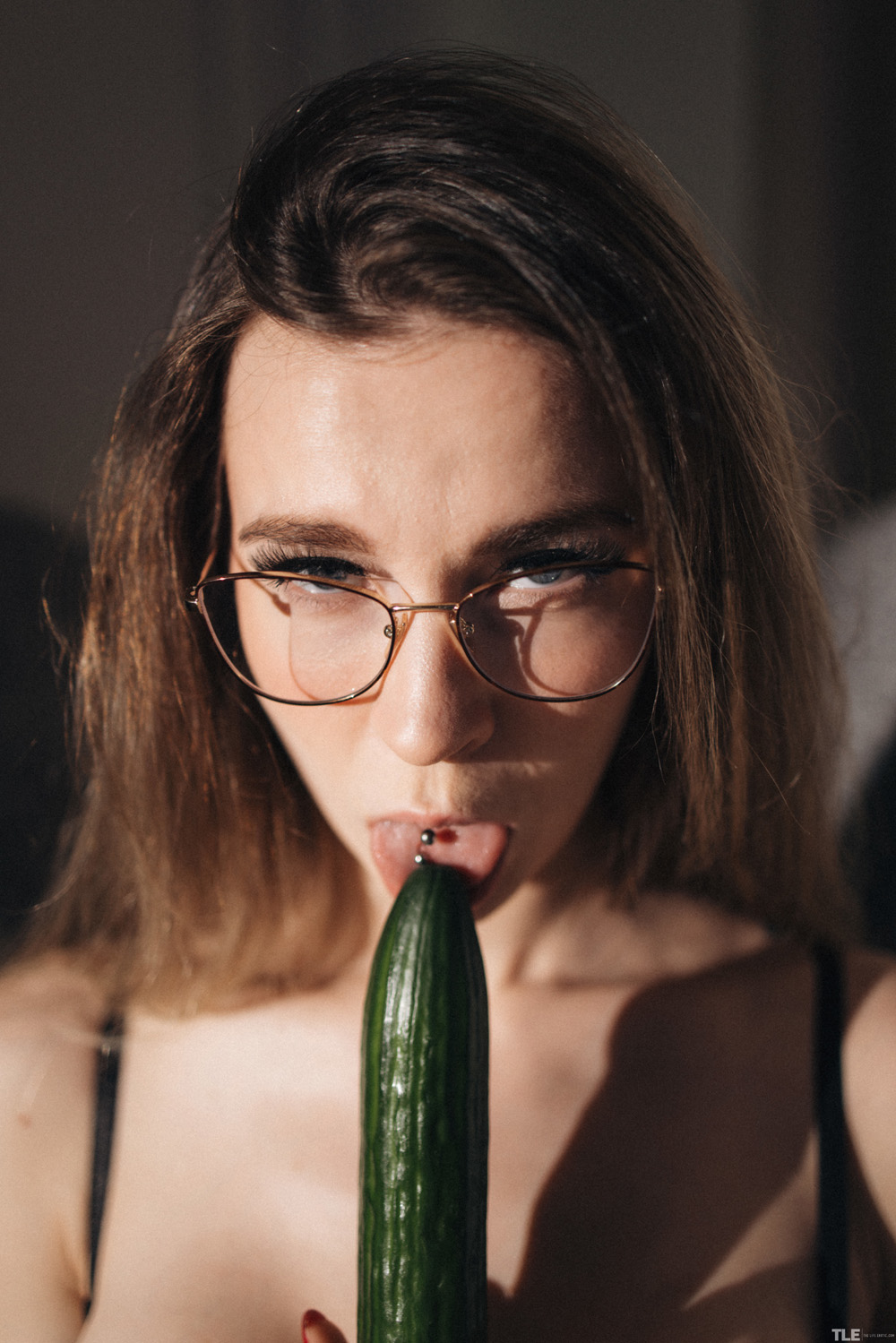 Samantha Rouge toying her snatch with a large cucumber