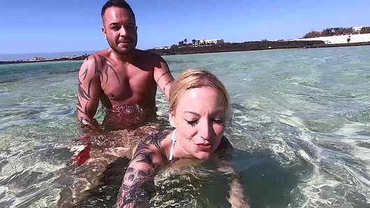 Kitty Blair in PUBLIC EXTREM AM STRAND UNTERWASSER | ERWISCHT WORDEN